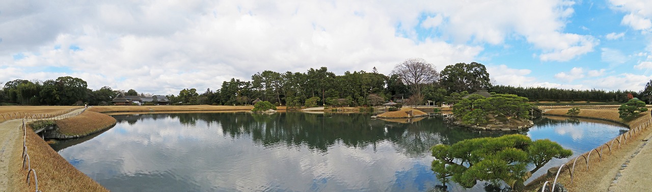 s-20141226 後楽園今日の園内沢の池のワイド風景 (1)