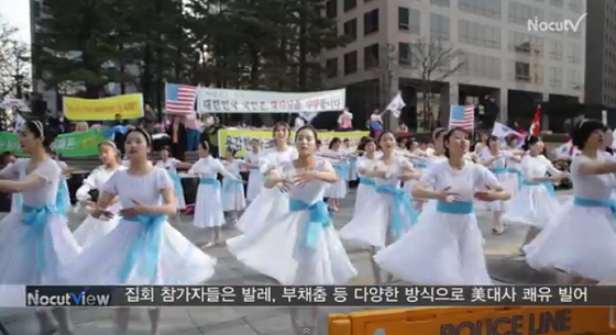 さらに、韓国人キリスト教団体は、米大使回復を願い、太鼓パフォーマンスとバレエもしたという。