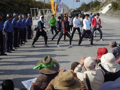 韓国高校生１２人も抗議 辺野古ゲート前 テコンドー披露し連帯