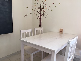 タネカフェ　テーブル