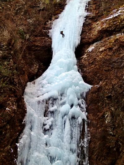 氷瀑を懸垂下降