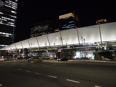 夜の東京駅八重洲口