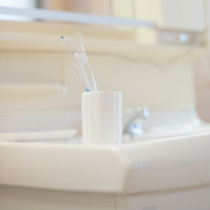 洗面所もモノトーンに 歯磨き粉カバーの作り方 Verandaher モノトーン素材とインテリア雑貨